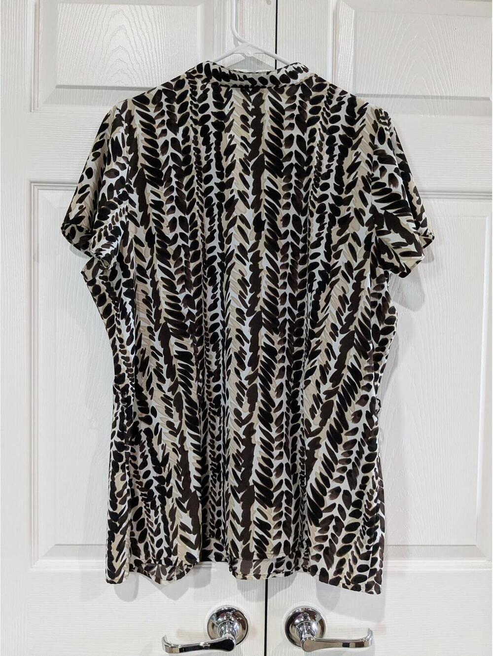East 5th Women's Leaf Print Button Up Blouse, Black Brown, Plus Size 1X - Picture 5 of 9